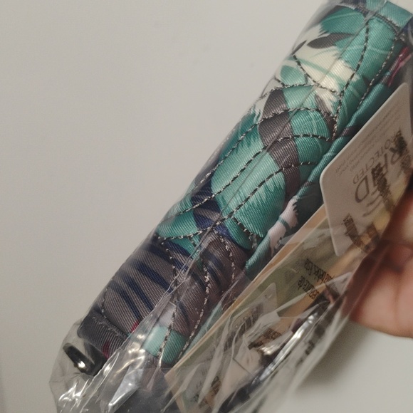 Lug Splits Compact RFID Wallet - Botanical Multi, LIKE NEW ✨DISCONTINUED!✨ - Picture 5 of 9